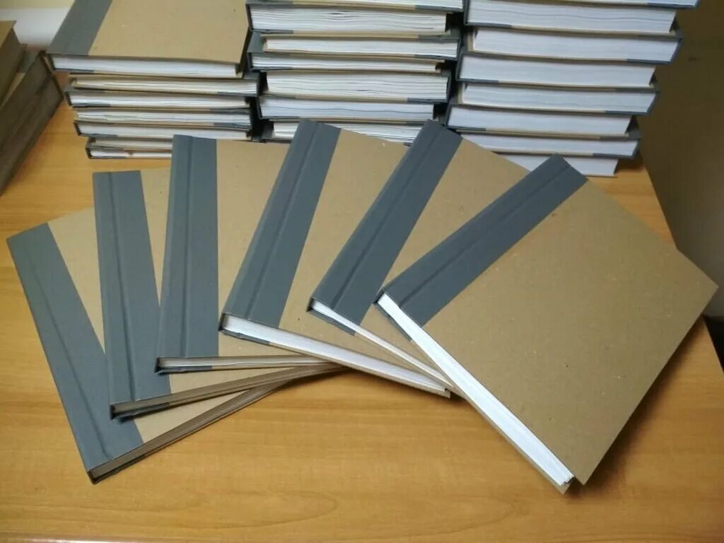 Подшивка дел в архив. Брошюровка листов а4 брянск. Скрепление листов а4 пружиной. Твердый переплет 7бц. Брошюровка листов а4 на пружину.