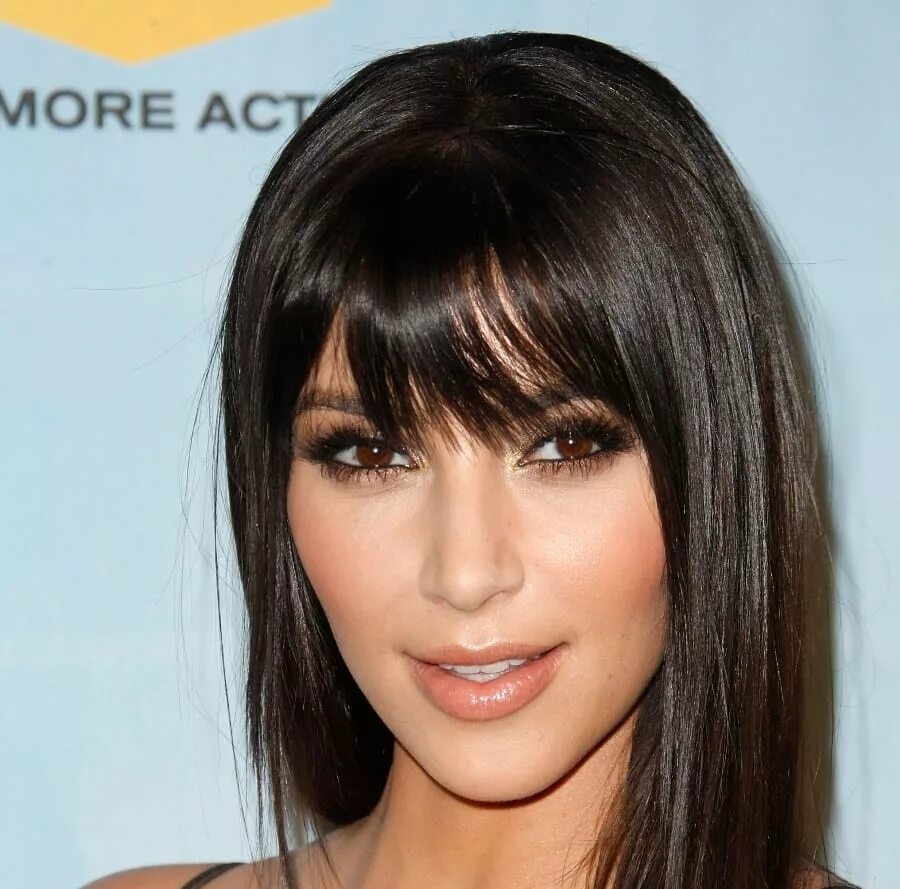 Челка для худого лица. Кэти холмс с каре и челкой. Челка для худого лица. Челка для худого лица. Стрижки на длинные волосы на худое лицо.