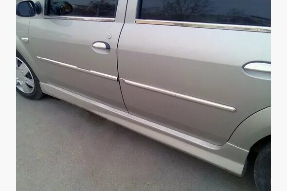 Накладка на пороги - Renault Logan (1G), 1,4 л, 2011 года тюнинг DRIVE2