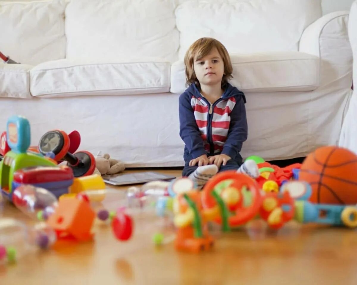 Отобрали игрушку. Ребенок не дает игрушки. Ребенок не дает игрушки. Делиться игрушками. Ребенок не дает игрушки.