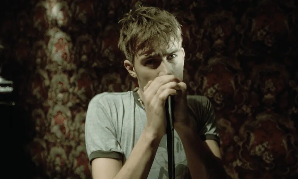 Song 2. Blur Song 2. Blur Song 2 клип. Blur Song 2 фото. Damon Albarn Blur Song 2.