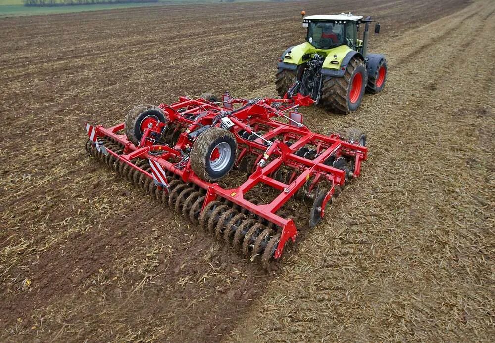Лущение почвы. Лущение почвы. Лущение стерни агрегат. Лущение культивация. Лущение культивация.