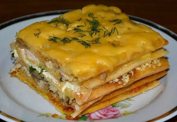 Пирог с коржами с курицей