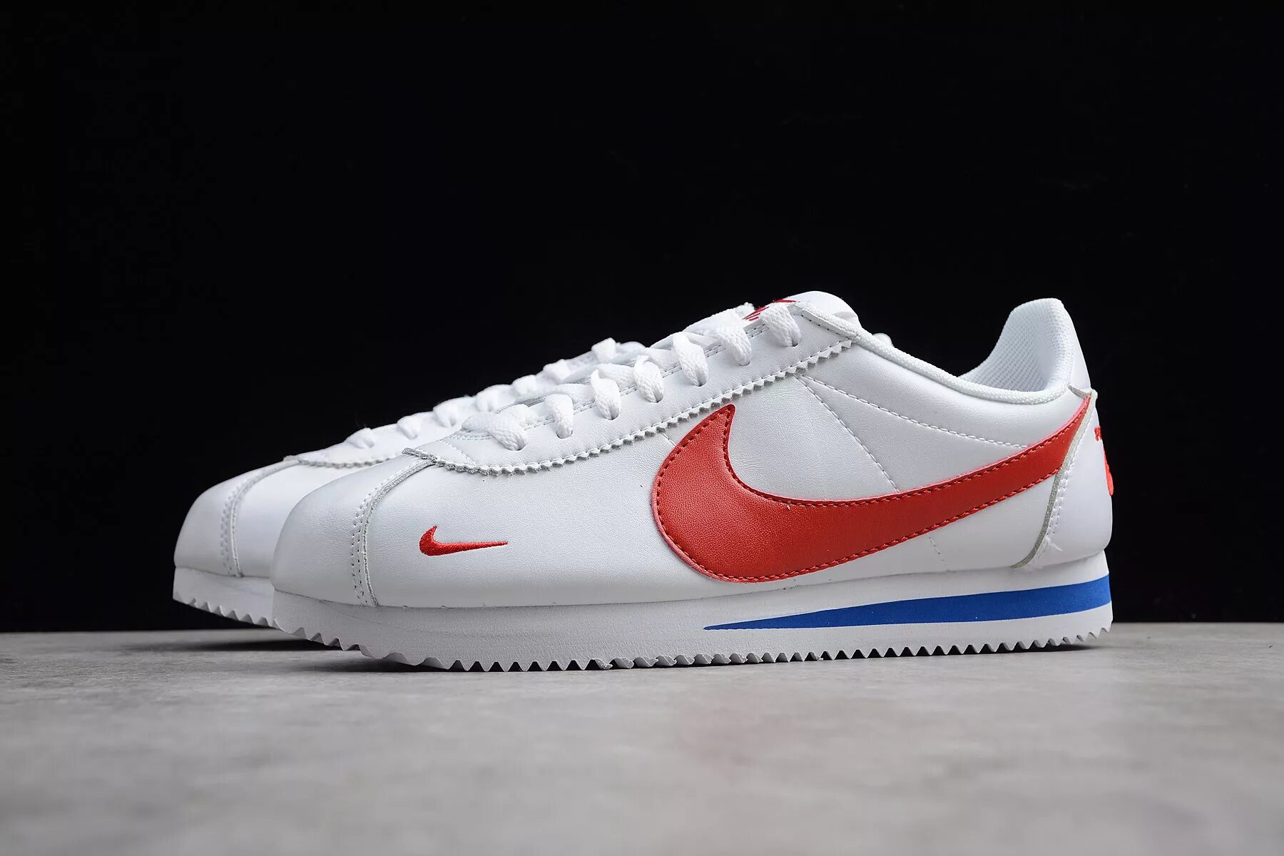 Nike cortez classic. Nike Sportswear Classic Cortez. Nike Classic Cortez Leather Forrest Gump. Nike Cortez Forrest Gump.