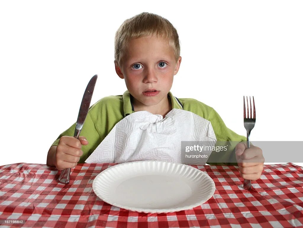 Голодные подростки. Дети за столом. Голодный мальчик. Дети за столом пустые тарелки. Дети с ложками за столом.