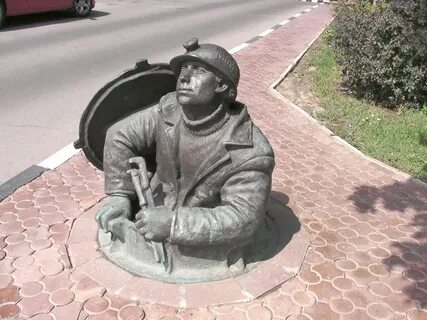 Памятник сантехника