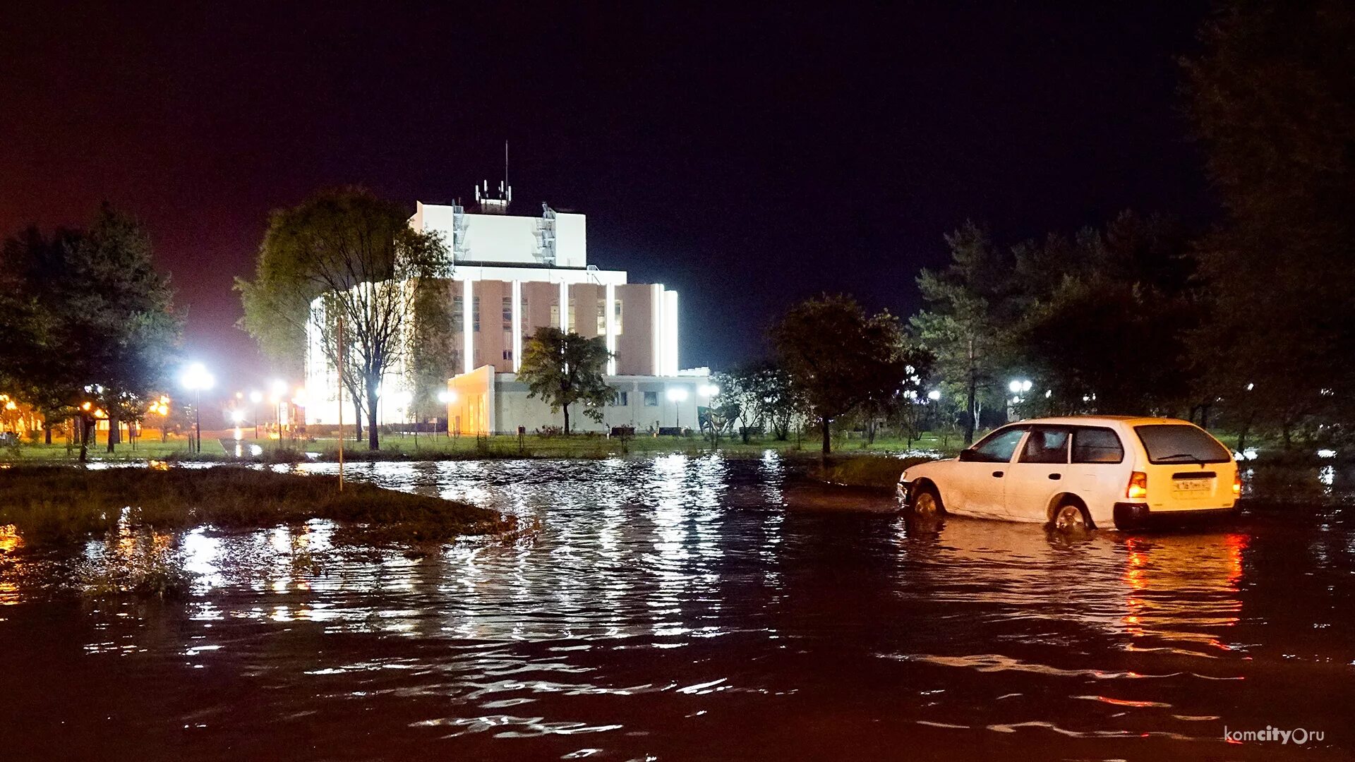 Ваше море комсомольск. Река амур комсомольск. Краб в комсомольске на амуре. Ваше море комсомольск. Комсомольск на амуре море город.