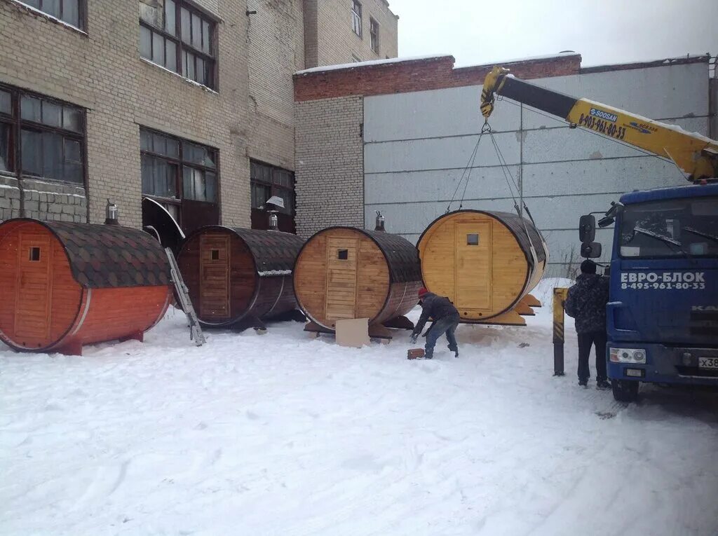 выставка бань бочек. бани бочки в уфе. необычная баня бочка. переносная баня бочка. баня бочка белая.