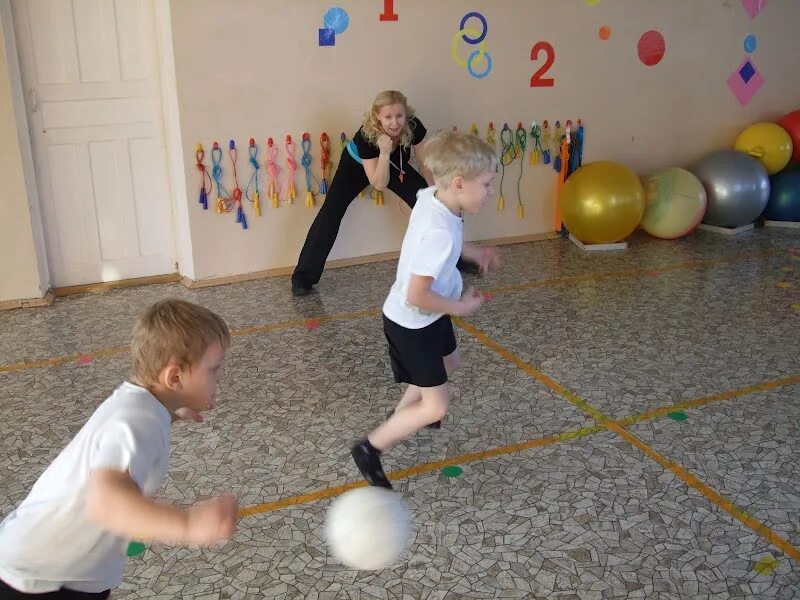 Охотники и утки какая игра. Игра охотники и утки. игра охотники и утки в старшей группе. детская подвижная игра охотники и утки. игра по физкультуре охотники и утки.