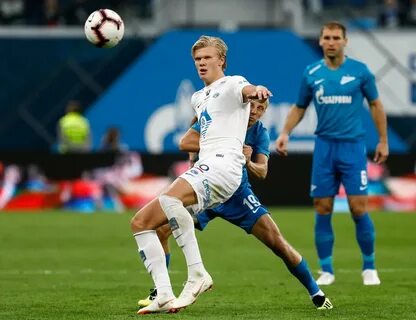Где играет против