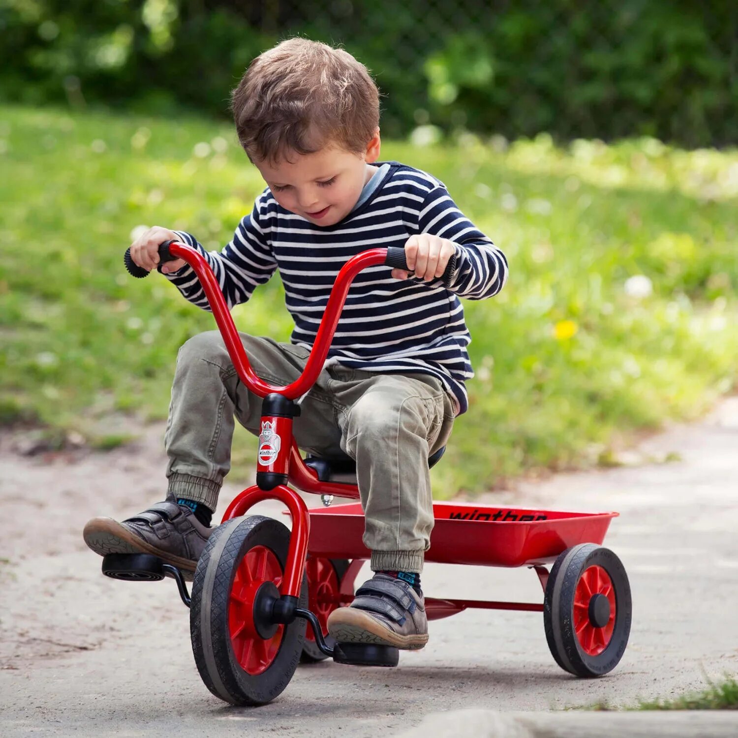 Можно детский велосипед. Трехколесный велосипед. Трёхколёсный велосипед "малыш". Мальчик на трехколесном велосипеде. Детки на трехколесном вело.