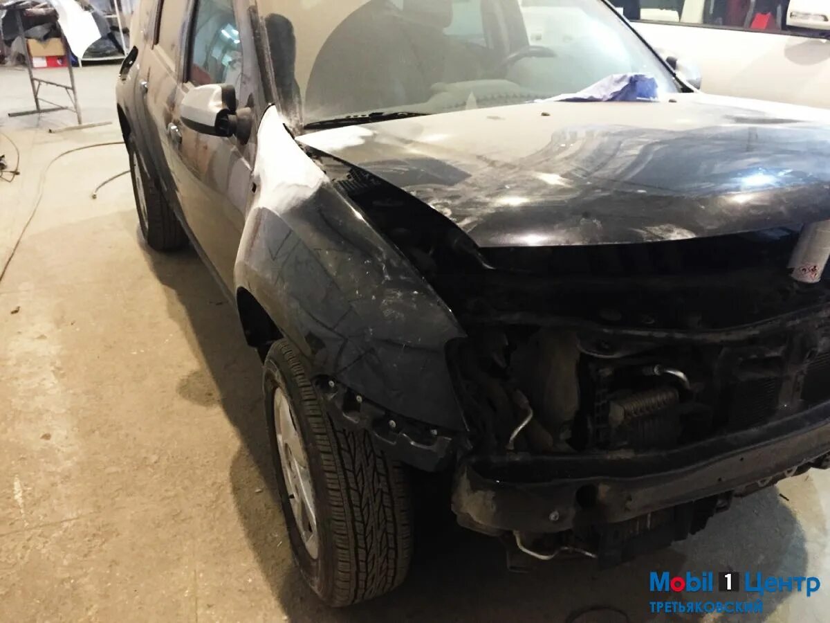 Разбитый рено дастер. Рено логан боковой удар. Рено логан удар сзади. Битый рено дастер. Битый дастер зеленый.