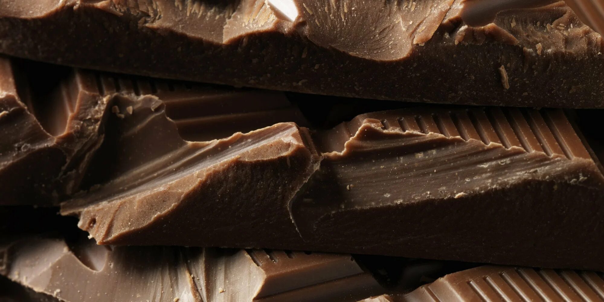 кусочки шоколада арт. шоколад артис. колотый шоколад. кусок шоколада. ее кожа шоколадные куски.