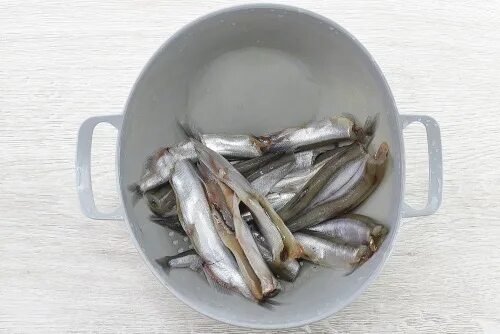 Мойва на сковороде и водой рецепт. Мойва на сковороде и водой рецепт. Мойва на сковороде и водой рецепт. Мойва тушеная с луком. Тушёная мойва с луком в сковороде с водой.
