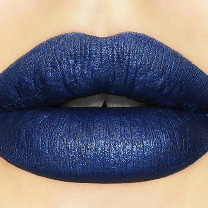 Синяя помада для губ. Синяя помада. Голубые губы. Необычный макияж с голубой помадой. Синяя помада для губ.