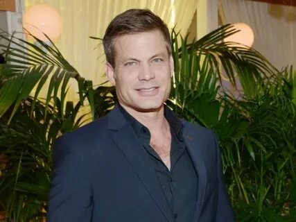 Қожайын құлдарды бір-бірден пизда жалайды