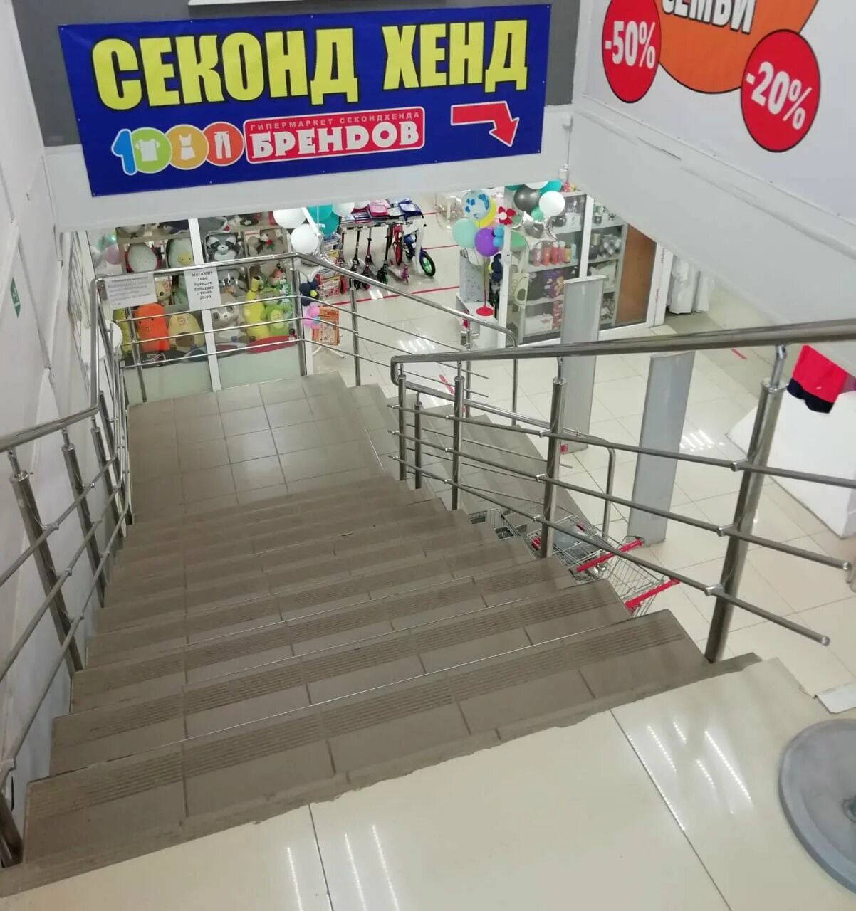 брендовый секонд. 1000 брендов секонд. 1000 брендов секонд хенд в спб. секонд хенд 1000. 1000 брендов секонд хенд в спб фотосессия гашека 6.