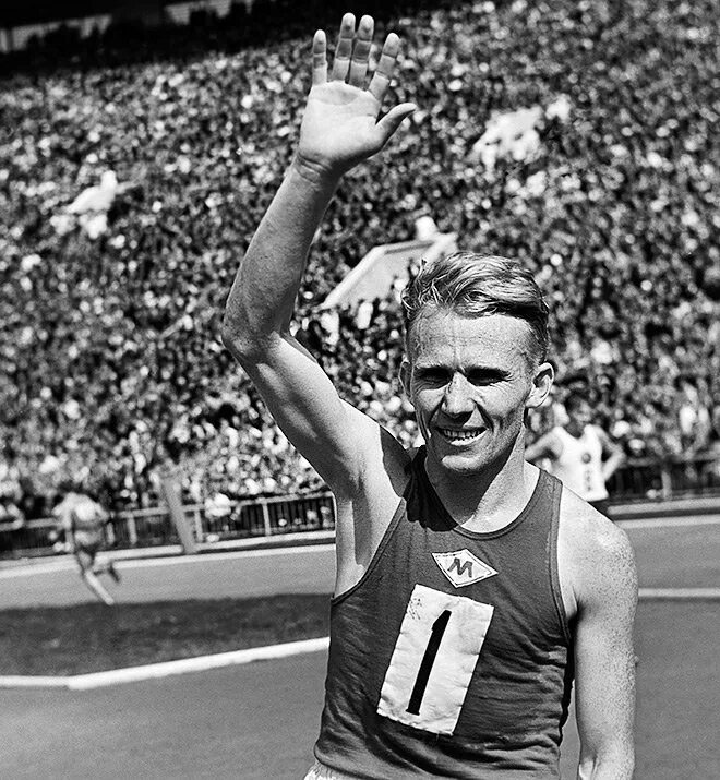 Кто стал советским чемпионом. Советские спортсмены на международной арене. Кто стал советским чемпионом. Сборная ссср инсбрук 1964. Ссср чемпион европы по футболу 1960.