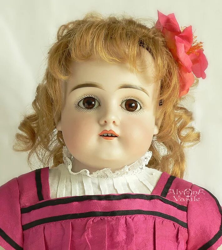 Купить куклу старую. Старые куклы. Антикварные куклы. Красивые старинные куклы. Кукла Старая кукла.