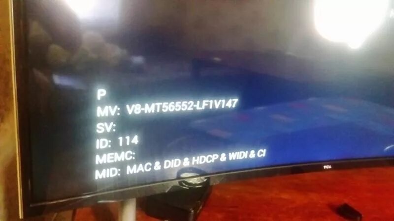 Телевизор TCL l48p1fs 48". Телевизор надпись. Телевизор TCL надпись в Нижнем левом углу. Надпись на мониторе. Левом нижнем углу экрана