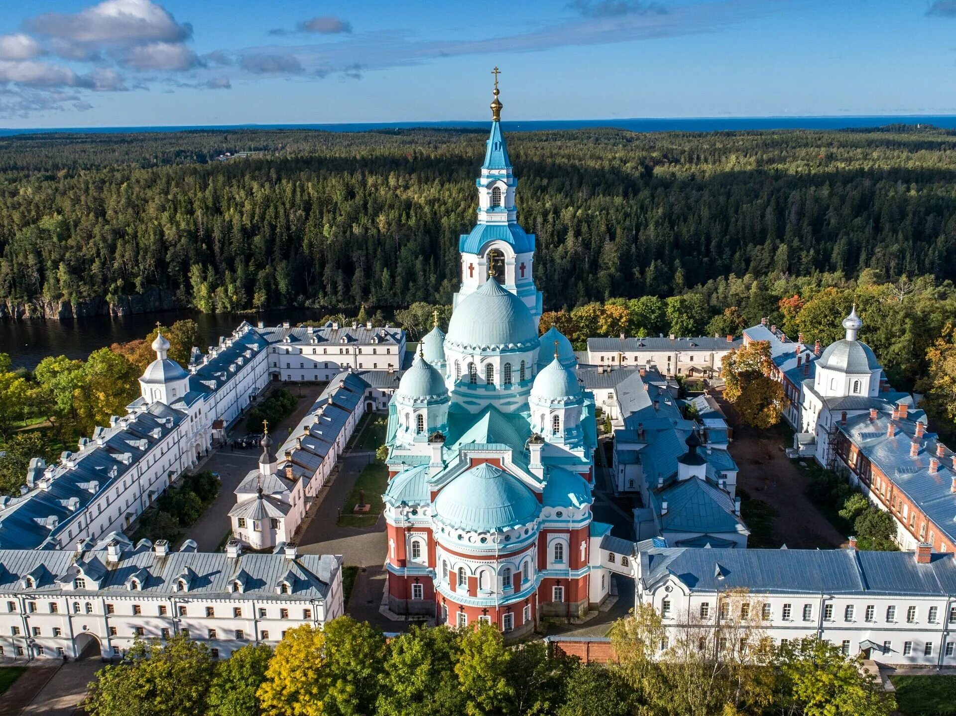 Валаамский Спасо-Преображенский монастырь. Карелия остров Валаам монастырь.