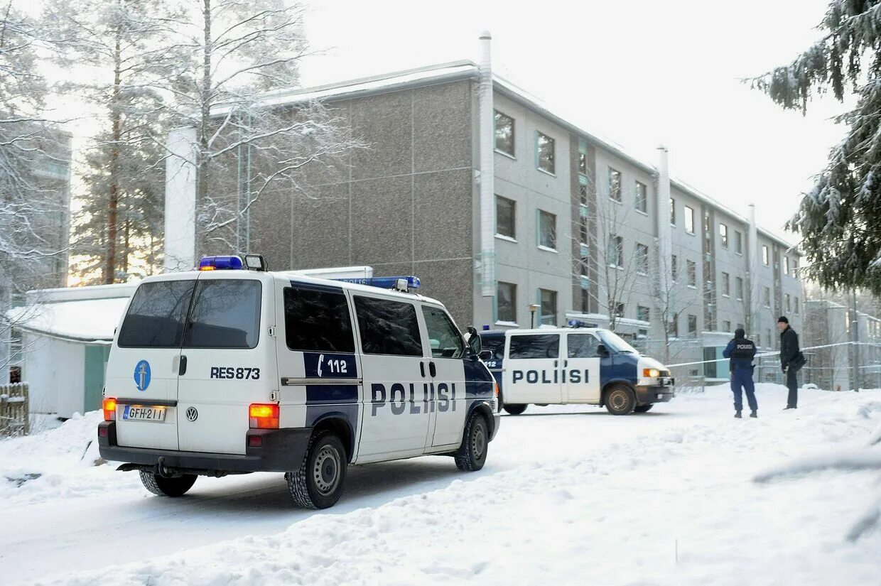 Безопасность финляндии. Полиция Хельсинки. Полиция Финляндии. Финская полиция. Финские полицейские машины.