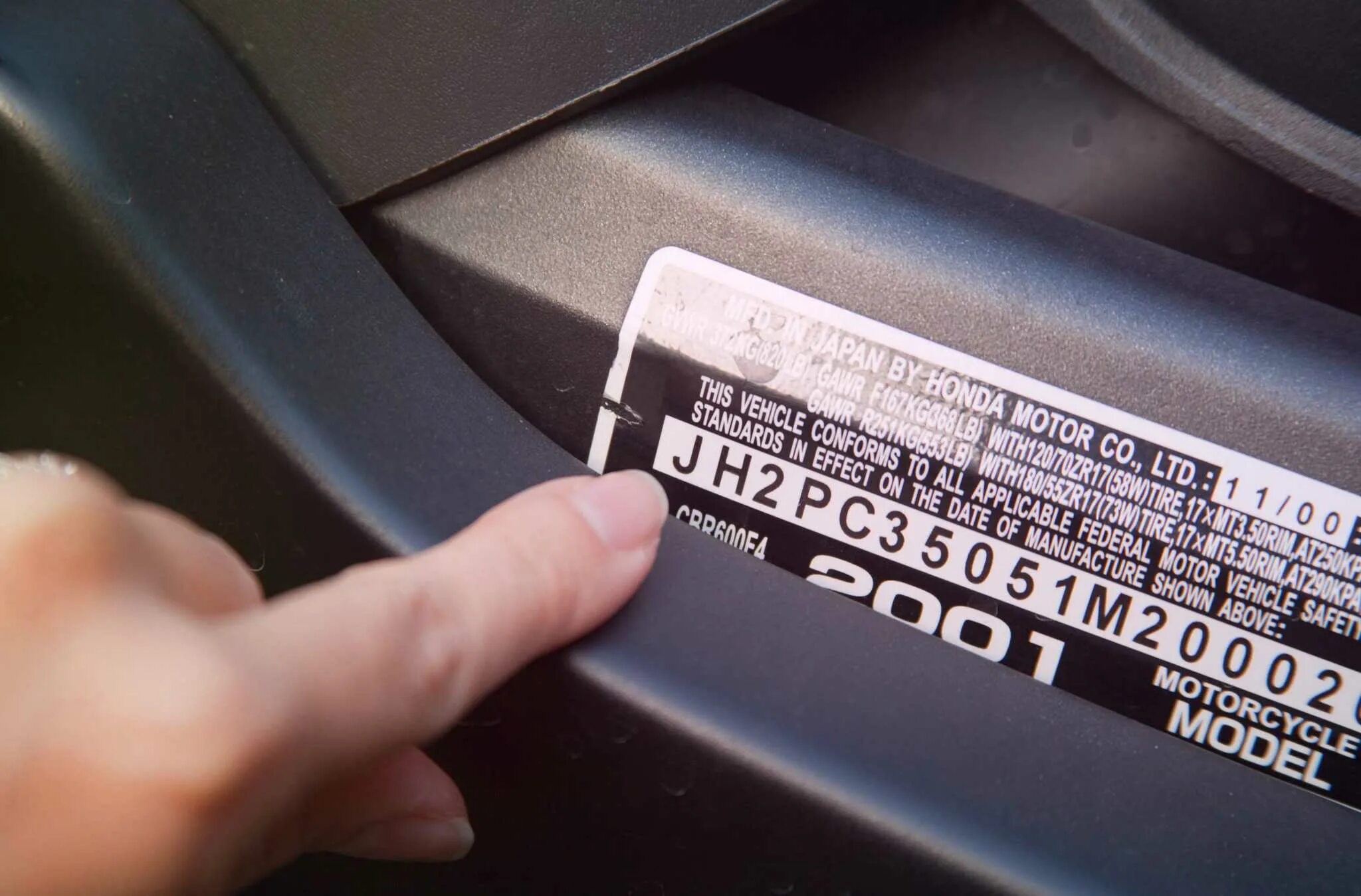 Пробег автомобиля по вин. Проверка авто по номеру кузова. Проверка автомобиля по vin коду. Бесплатная история по vin. Проверка автомобиля по vin.