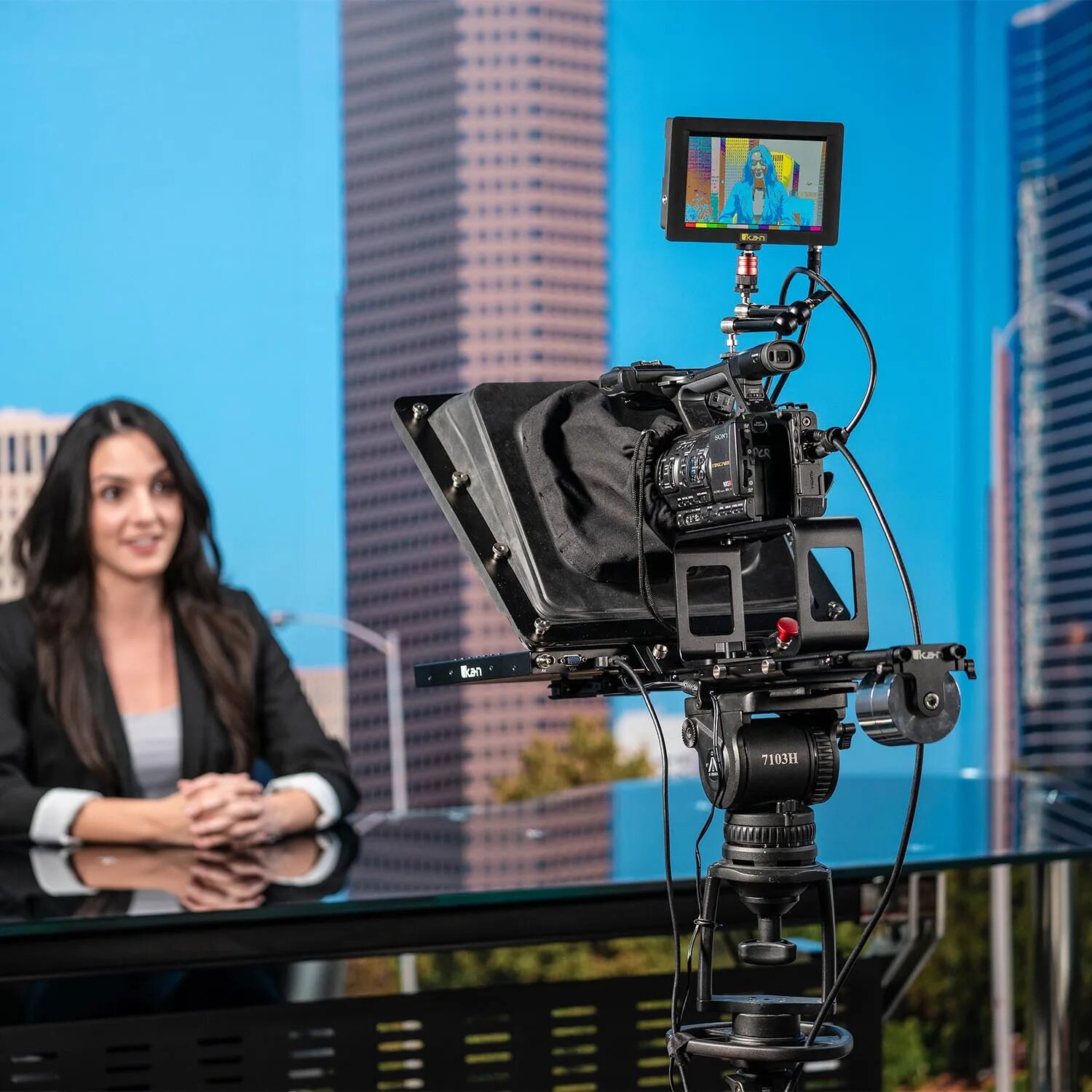 Телесуфлер teleview tlw-stage24 prompter. Телесуфлер feelworld tp2. Студийный телесуфлер. Телесуфлер tlw-lcd150. Телесуфлер в студии.