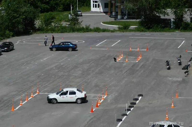 Автодром ГИБДД шоссе революции 85. Свердловская автошкола автодром. Автошкола на походной 84 в Екатеринбурге. Экзамен в ГАИ на шоссе революции. Пересдача гибдд 2023