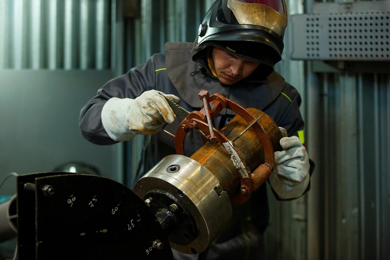 самая лучшая сварка в мире. конкурс сварщиков роснефть. сварщик картинки. сварка металлоконструкций. 15.