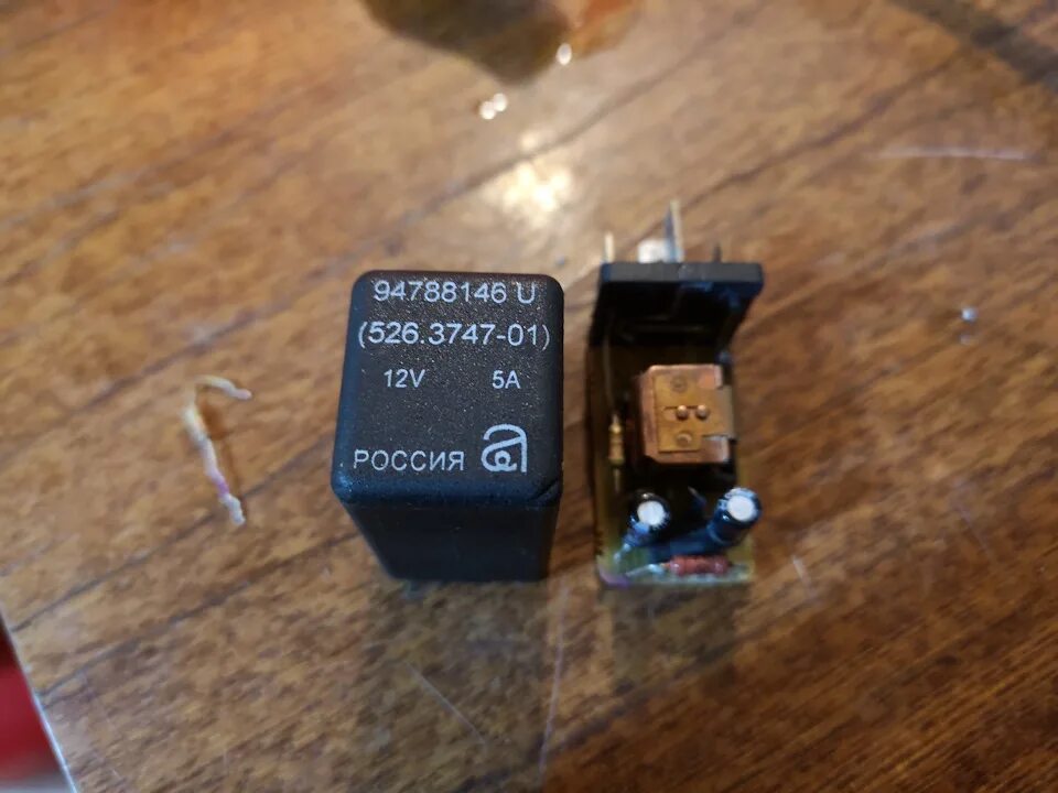 Не работает 1 2 скорость дворников. Не работает 1 2 скорость дворников. Штекер дворников приора. Дворники через реле приора. Щетка лада приора 1.