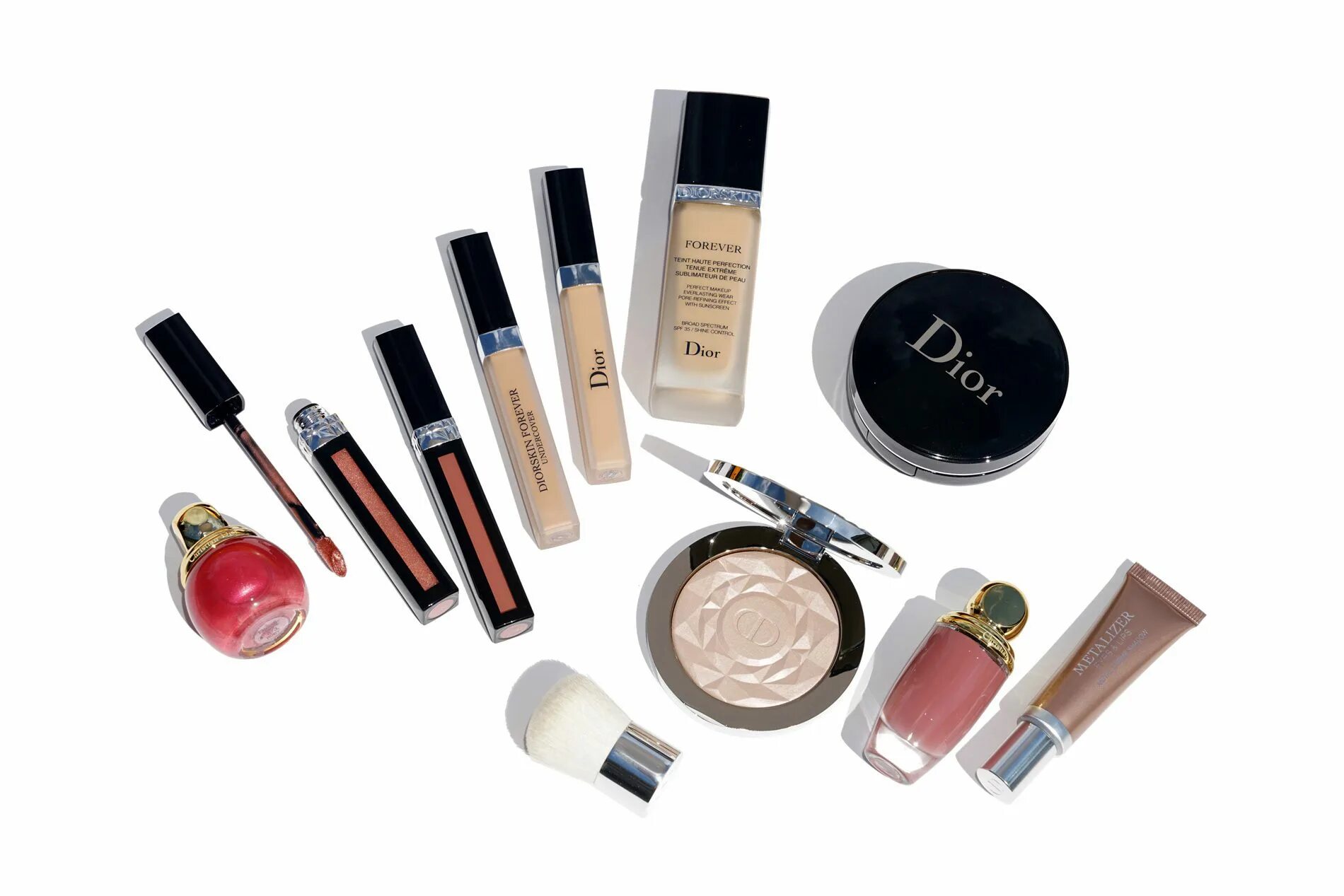 Dior products cosmetic. Бумажная декоративная косметика. Косметичка кристиан диор. Косметикс диор. Косметика диор эстетика.