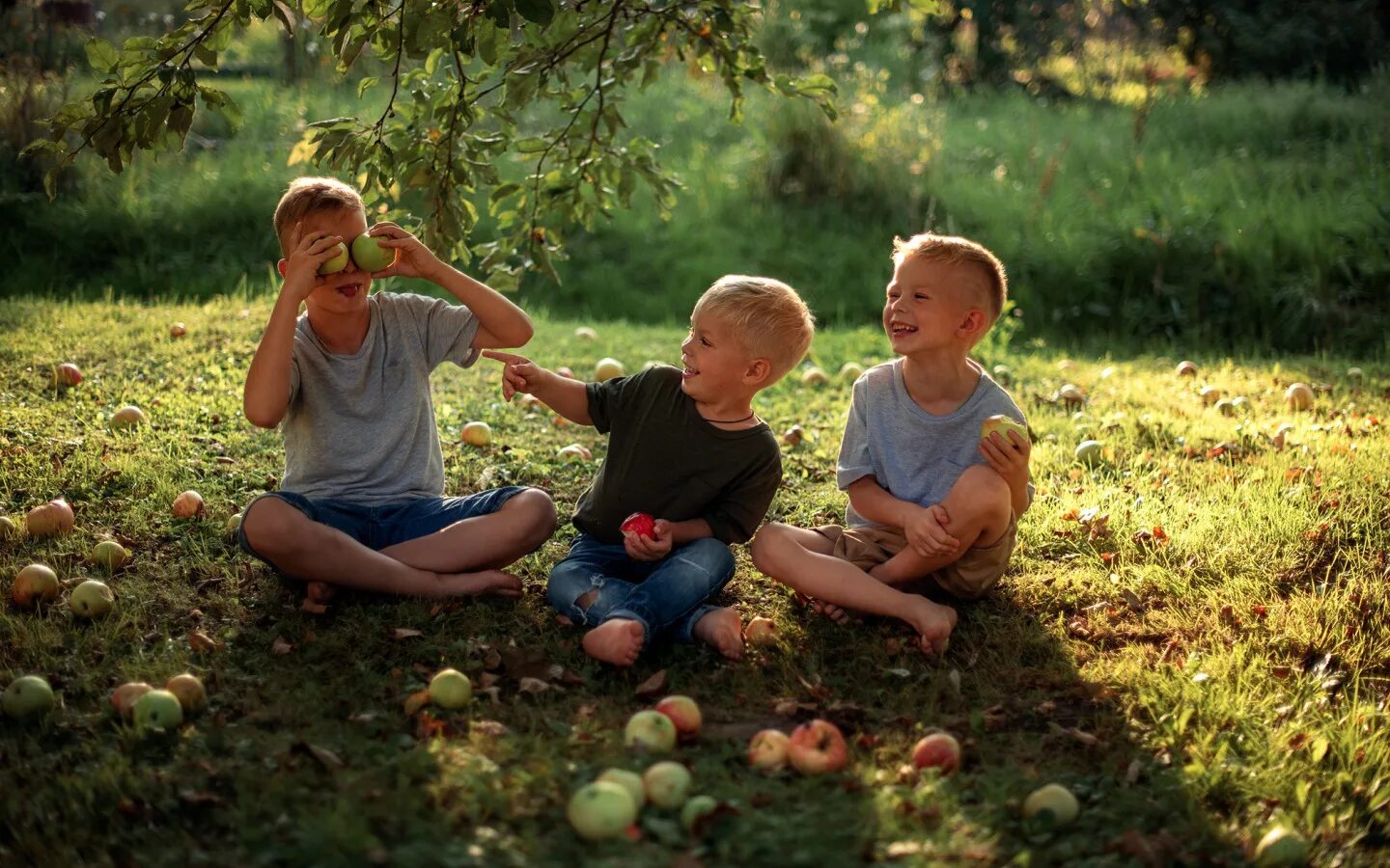 Child nature. Дети и природа. Детская фотосессия на природе летом. LSNB YF ghbhjls. Малыш на природе.