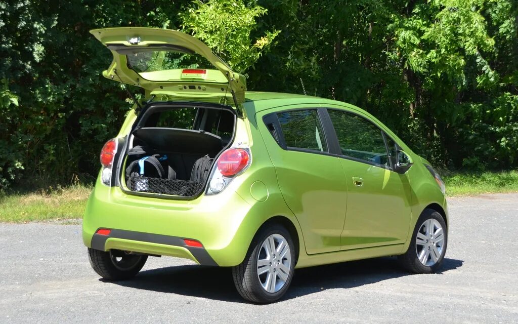 Шевроле спарк размеры. Chevrolet spark 2013. шевроле спарк 2000. chevrolet spark 1998. chevrolet spark 4 дверная.