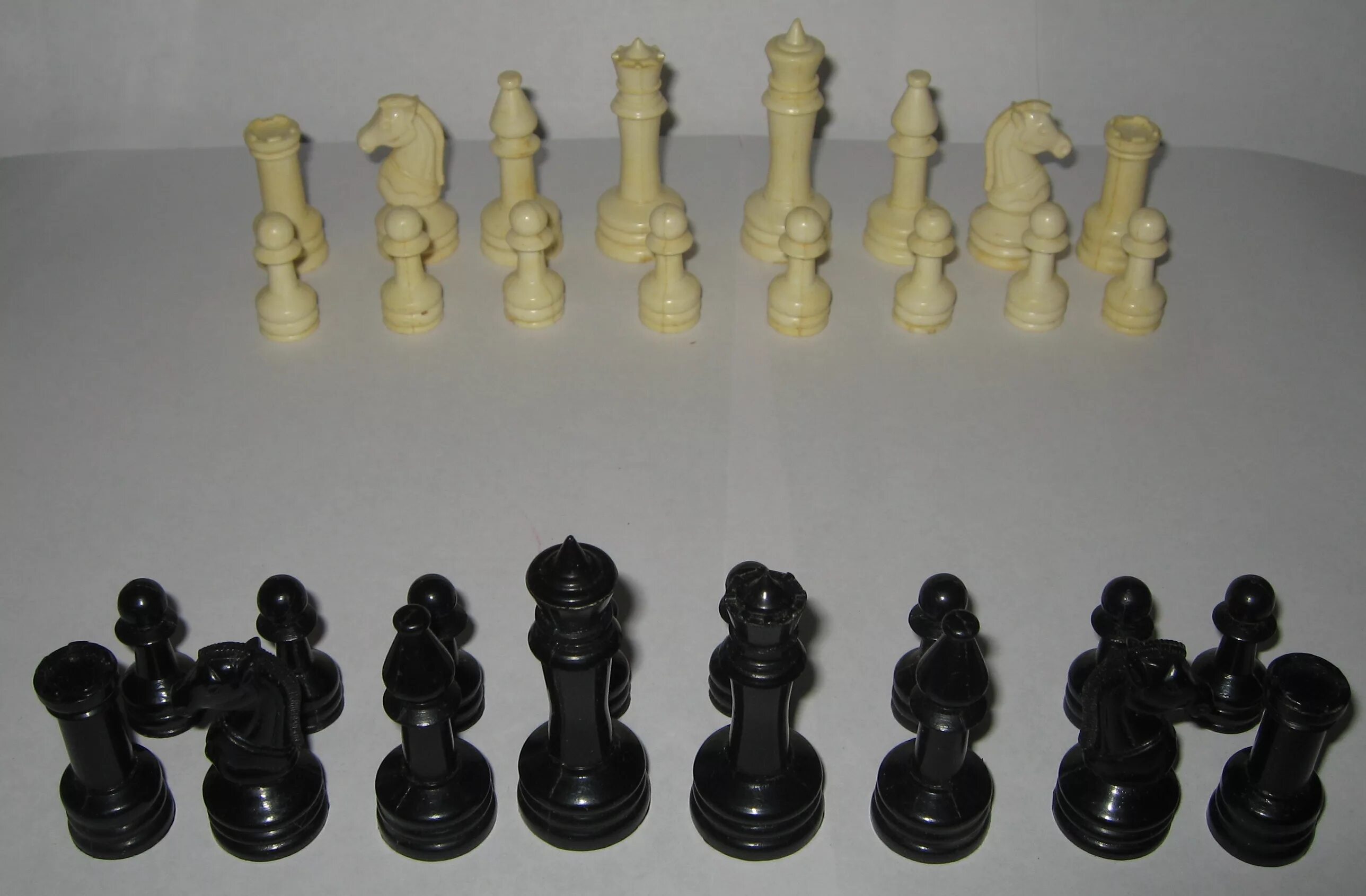 шахматы пластиковые. пластмассовые шахматы. пластмассовые шахматы. советские шахматные фигуры пластмассовые. советские шахматы из пластмассы.