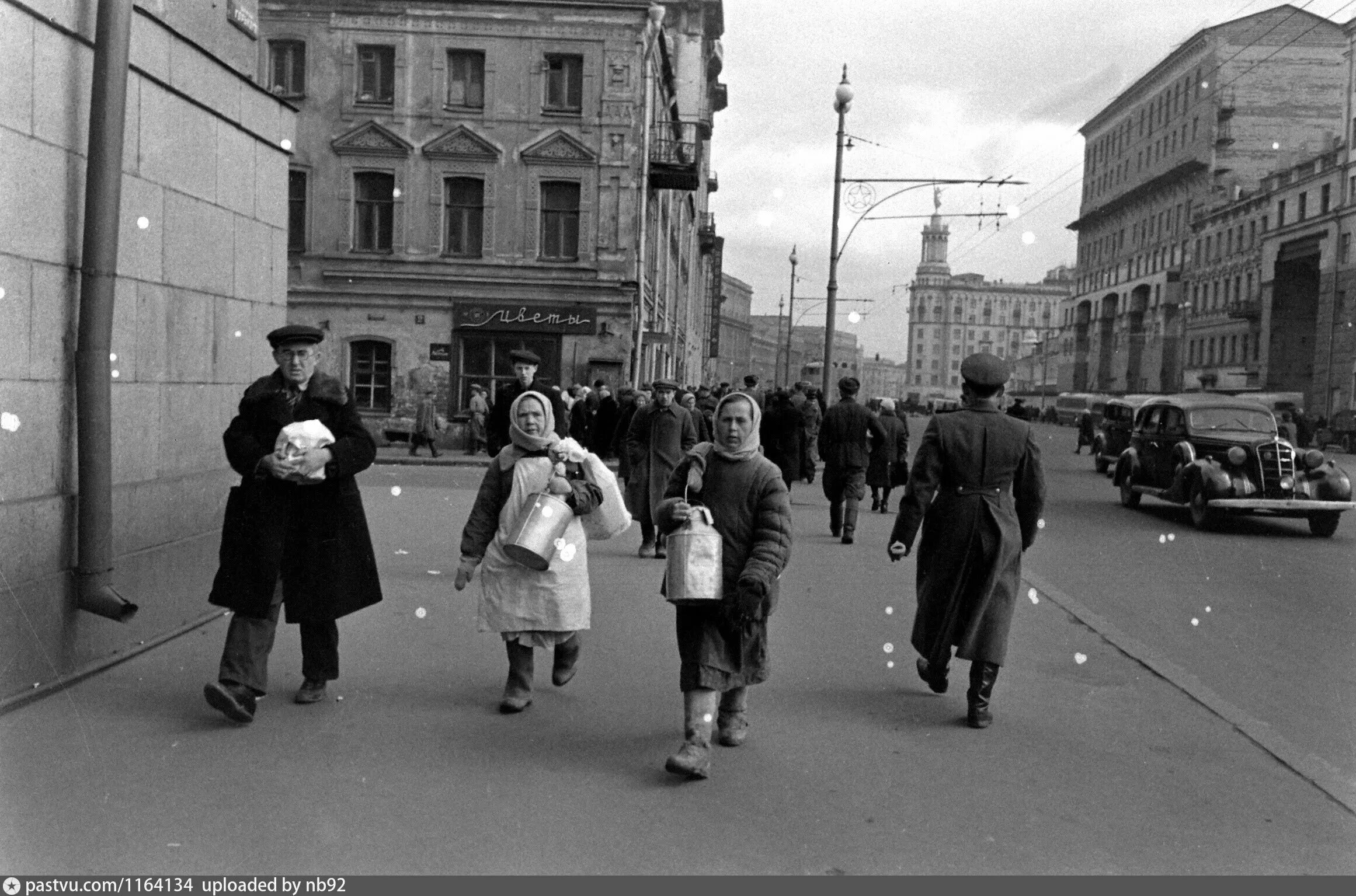 Тверская улица 1941 год. Москва 1947. Послевоенная Москва 1947. Арбат Москва 1940.