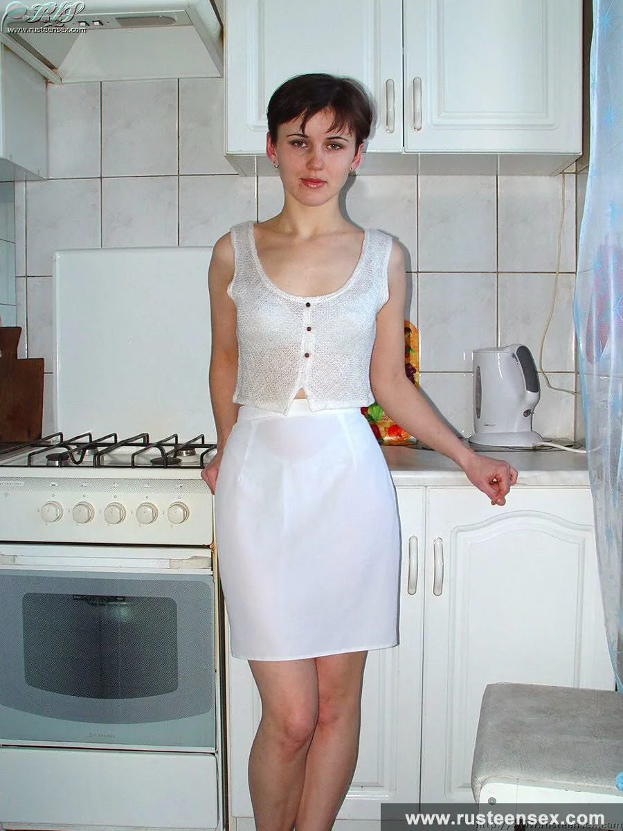 Жена на кухне личное. Красивая домохозяйка. Девушка домохозяйка. Жена на кухне личное. Жена на кухне личное.