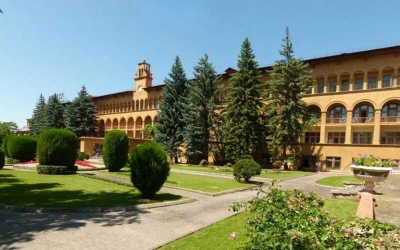 Санаторий моска ессентуки. Кисловодск сан москва. Кисловодск. Санаторий москва кисловодск ссср. Санаторий москва кисловодск.