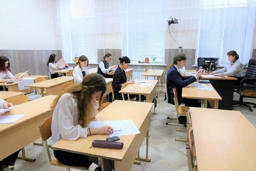 Впр 1 сентября. Ученики в школе. что такое впр в школе. школьники старшеклассники. ученик 9 класса.