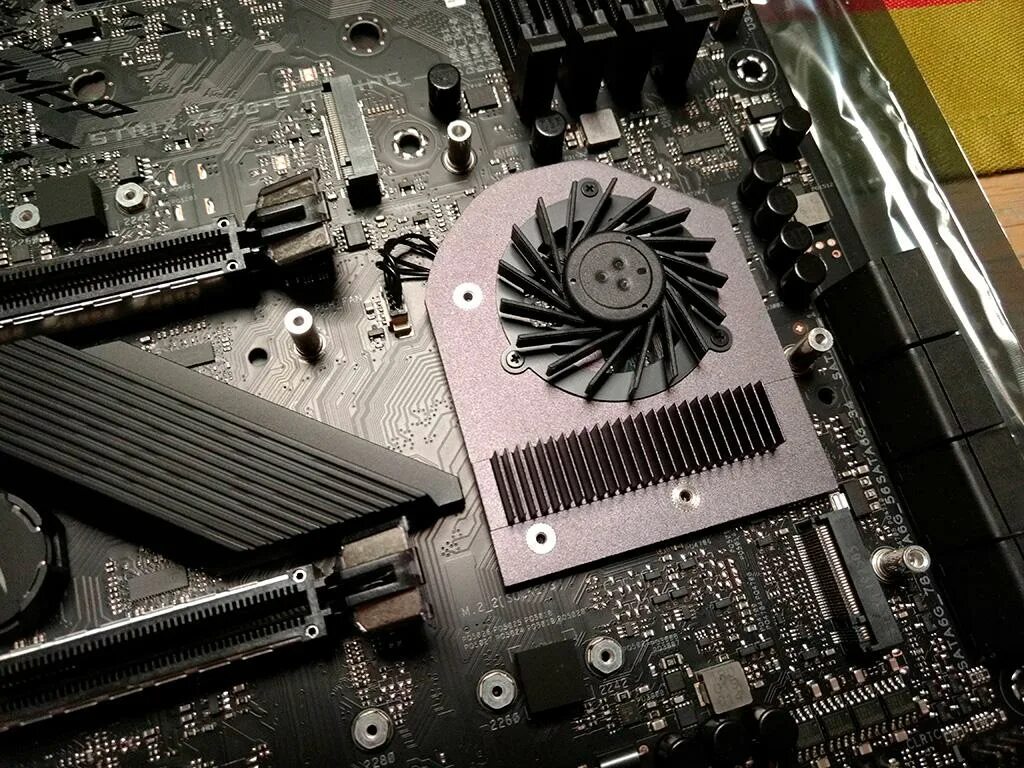 Amd software 570. Радиатор для amd x570. x570 чипсет. cooler for chipset amd x570. материнская плата asus x570.