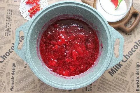 Красная смородина через сито