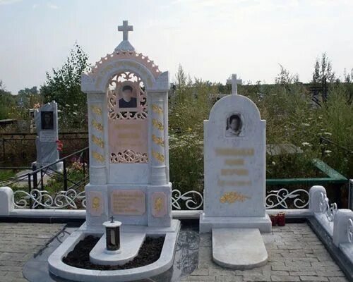 Эксклюзивные памятники из мрамора купить мраморный памятник на кладбище в Моск
