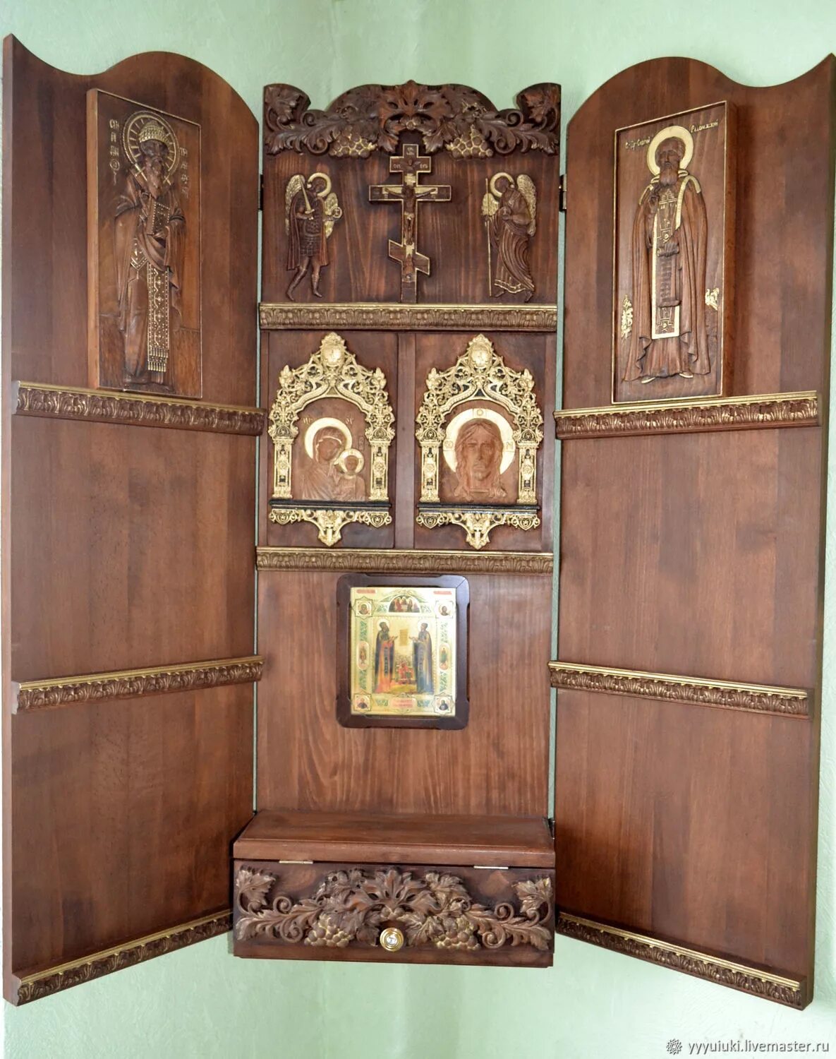 Царские врата канонич. Иконостас киот виноградная лоза. Иконостас тябловый резной. Иконостасы из дерева. Иконостас из дерева.