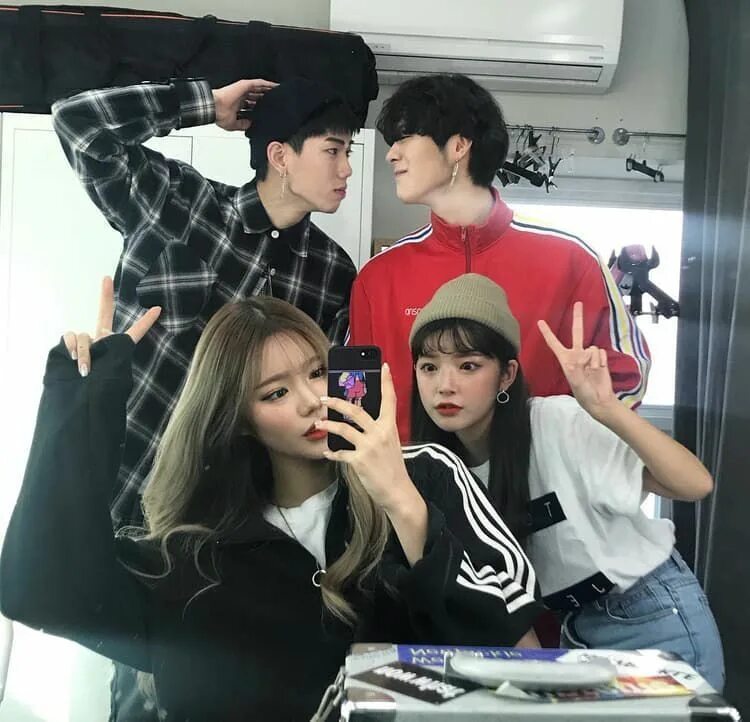 Корейцы парни друзья. Совмы корейцев парней. Корейцы в масках эстетика. Совма друзей. Совма друзей.