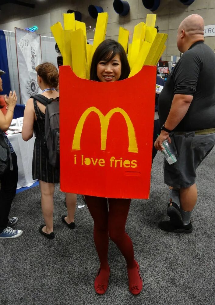 Mcdonalds cosplay. Одежда макдональдс. Костюм Макдональдса. Форма макдональдс платье. Девушки в костюме от Макдональдса.