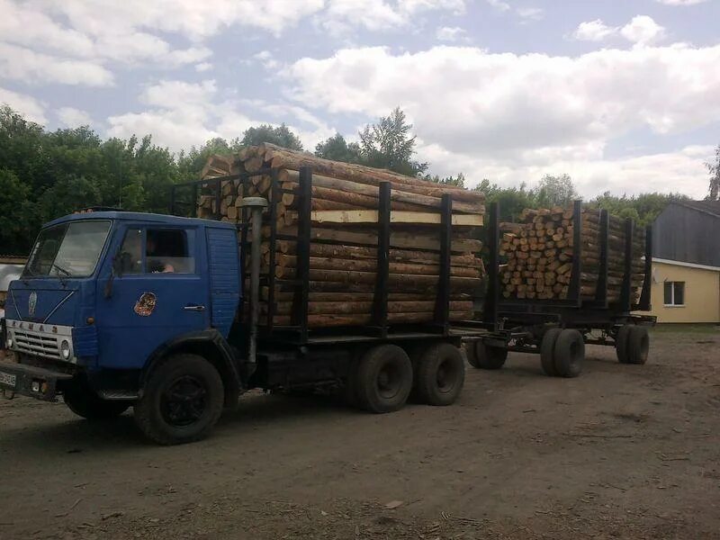 Лесовозы в красноярском крае. КАМАЗ 5320 лесовоз. КАМАЗ 5320 лесовоз с прицепом. КАМАЗ 5320 бортовой лесовоз. КАМАЗ 5320 сортиментовоз.