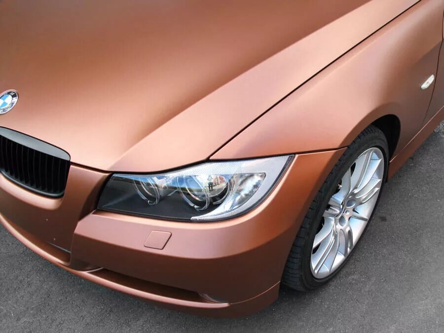 Brown car. BMW 4 бронзовый металлик. BMW 640 бронза матовый. Бронзовый металлик Лексус. Виниловая пленка Hexis Satin Canyon Bronze Metallic hx20661s.