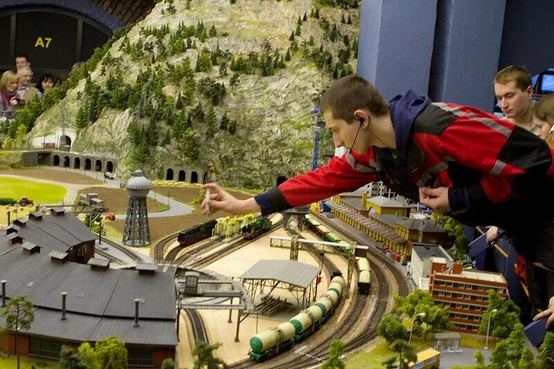 Магазин семафор модели железных дорог. Макет управлять. Макет железной дороги на столе. Ситуационный макет. Макет управлять.