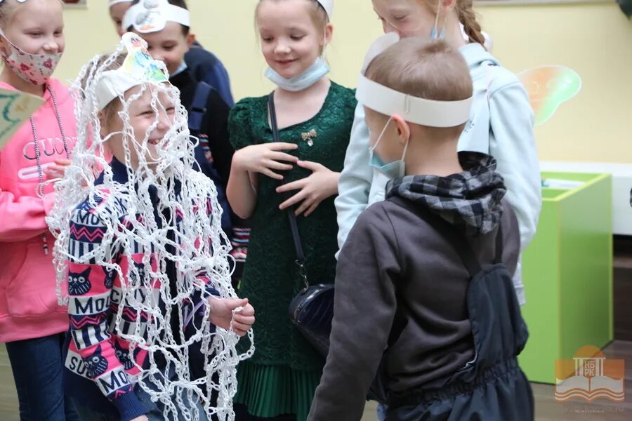 Посвященный чуковскому. Выставка Корнея Чуковского в детском саду. Мероприятия к Корнею Чуковскому в детском саду. Выставка Чуковский в саду. Творческий вызов.