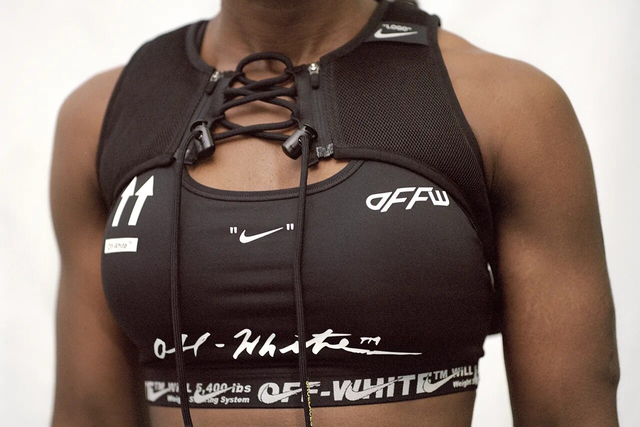 Атлетик став. Nike off White Clothing. Athlete in progress.